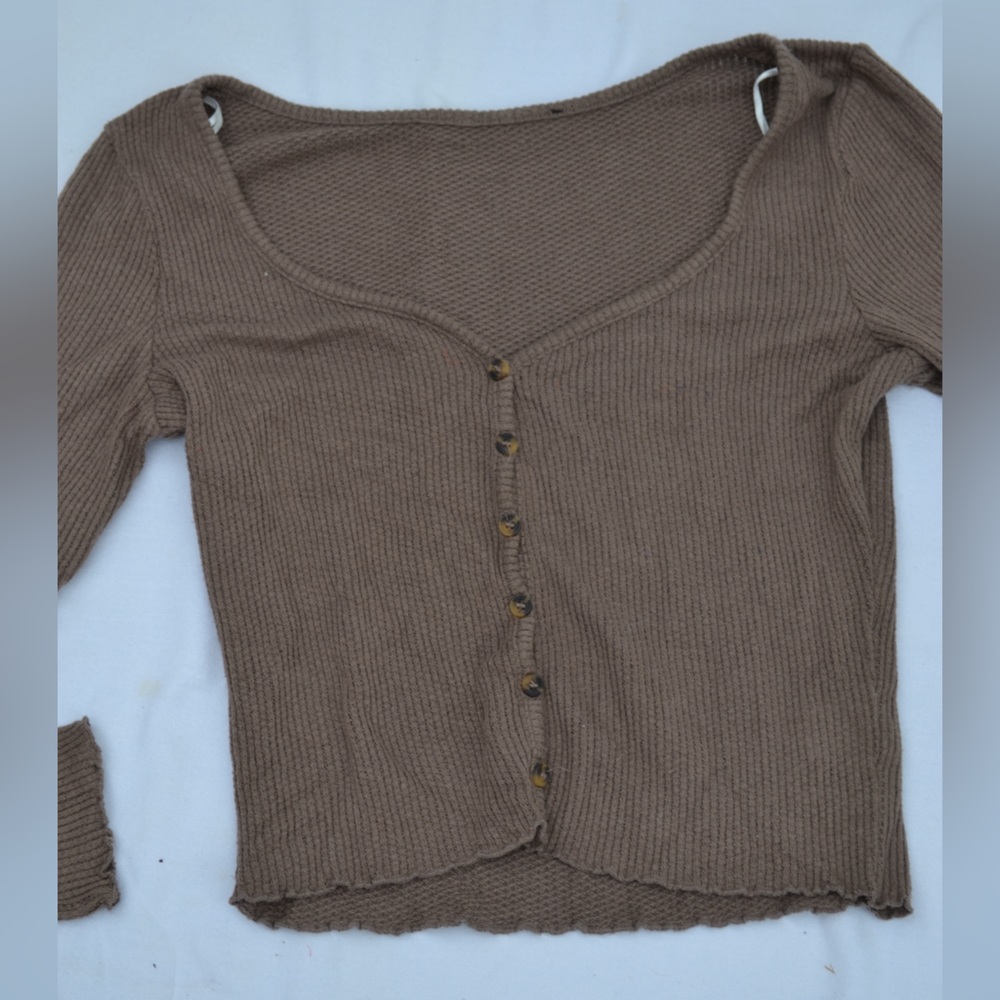 Button Long Sleeve - Picture 2 of 3